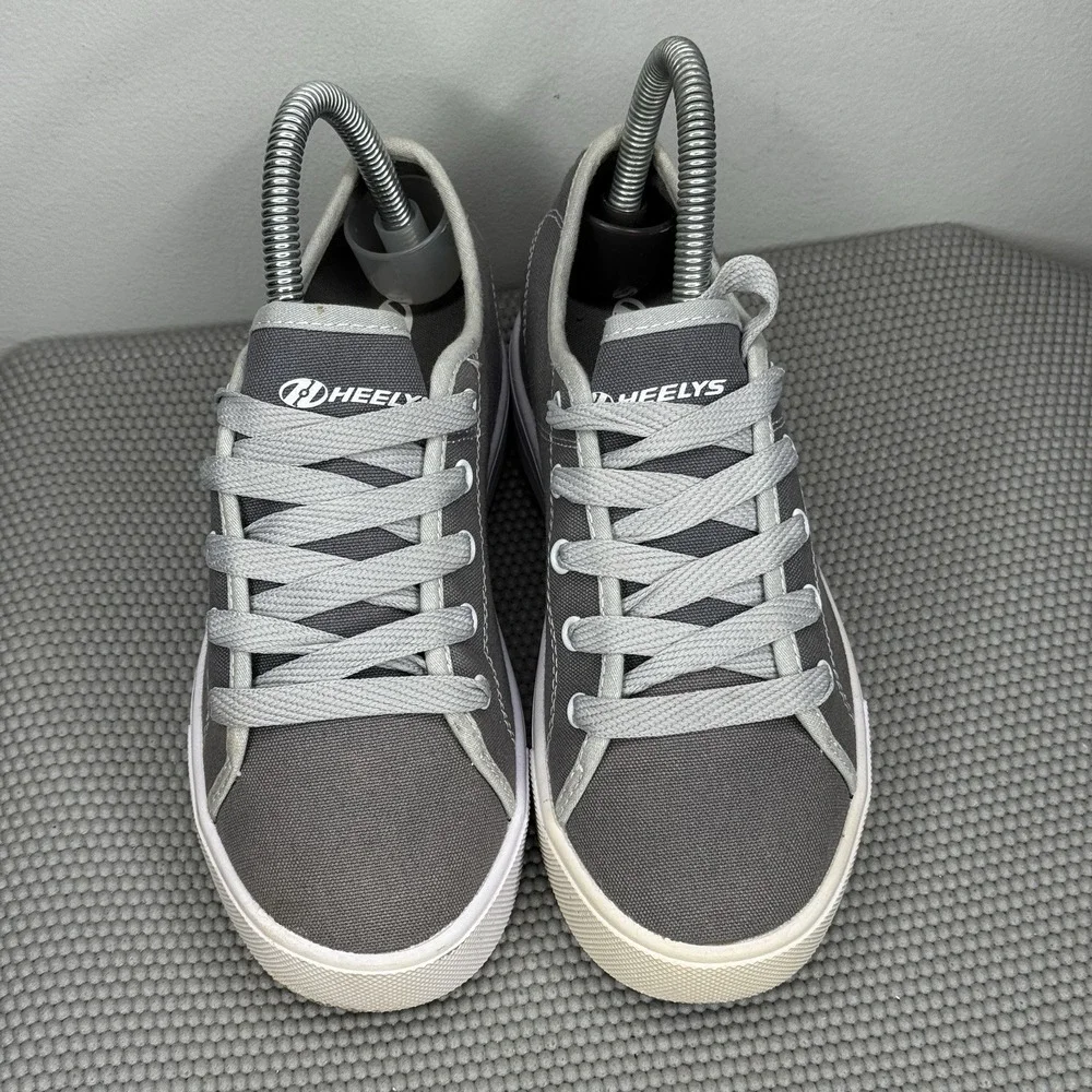 Heelys Canvas Low‎ Top Gray Skate Shoes Sneakers Men's Size 4 Lace Up Wheels